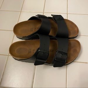Black Arizona Birkenstock’s